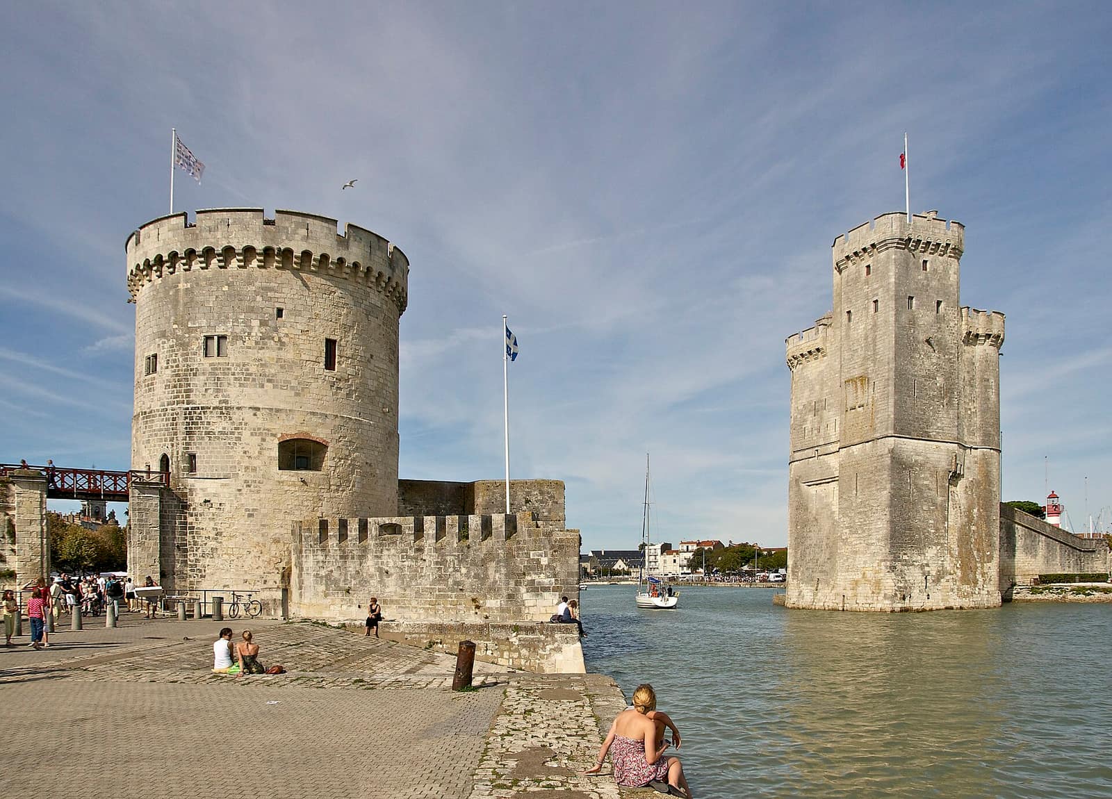 Les tours de la Chaîne et Saint-Nicolas à l'entrée du Vieux-Port de La Rochelle