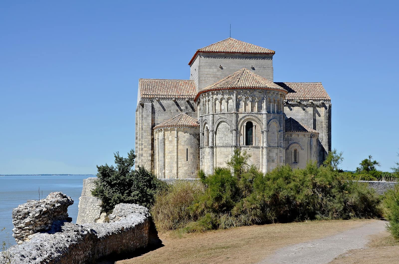 L'église de Talmont-sur-Gironde au bord de l'estuaire