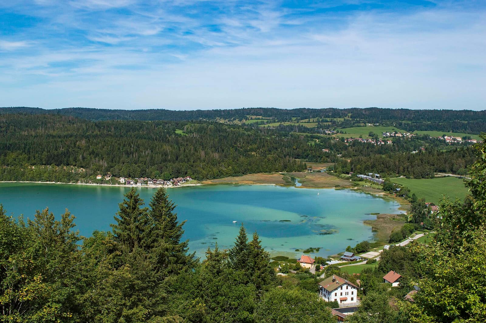 Le lac de Saint-Point, vu du belvédère de Montperreux