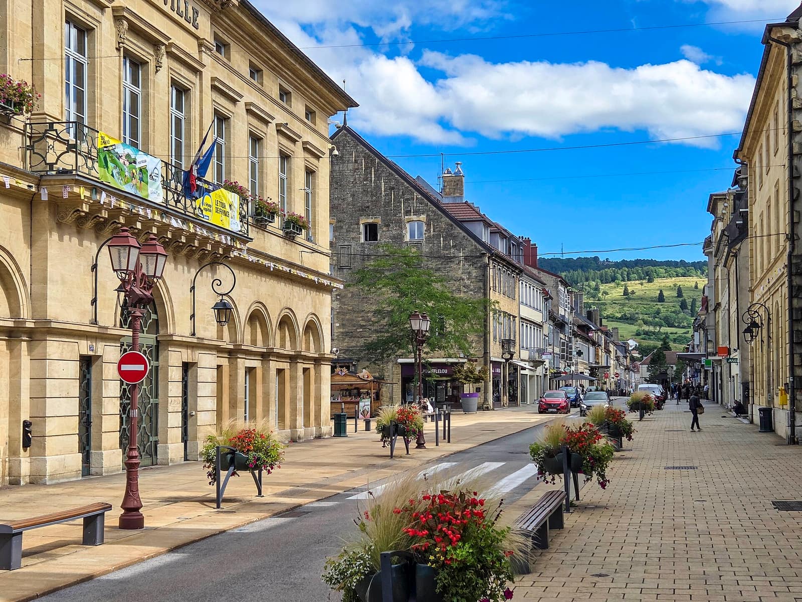La rue de la République, à Pontarlier