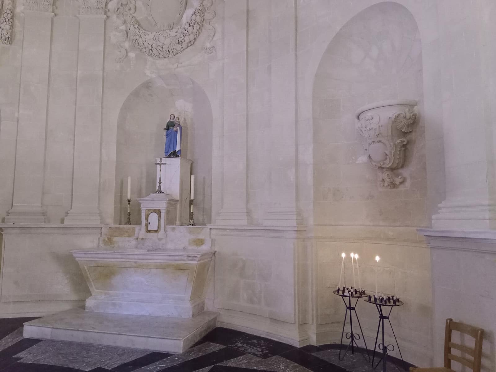 La chapelle à l'intérieur du phare de Cordouan