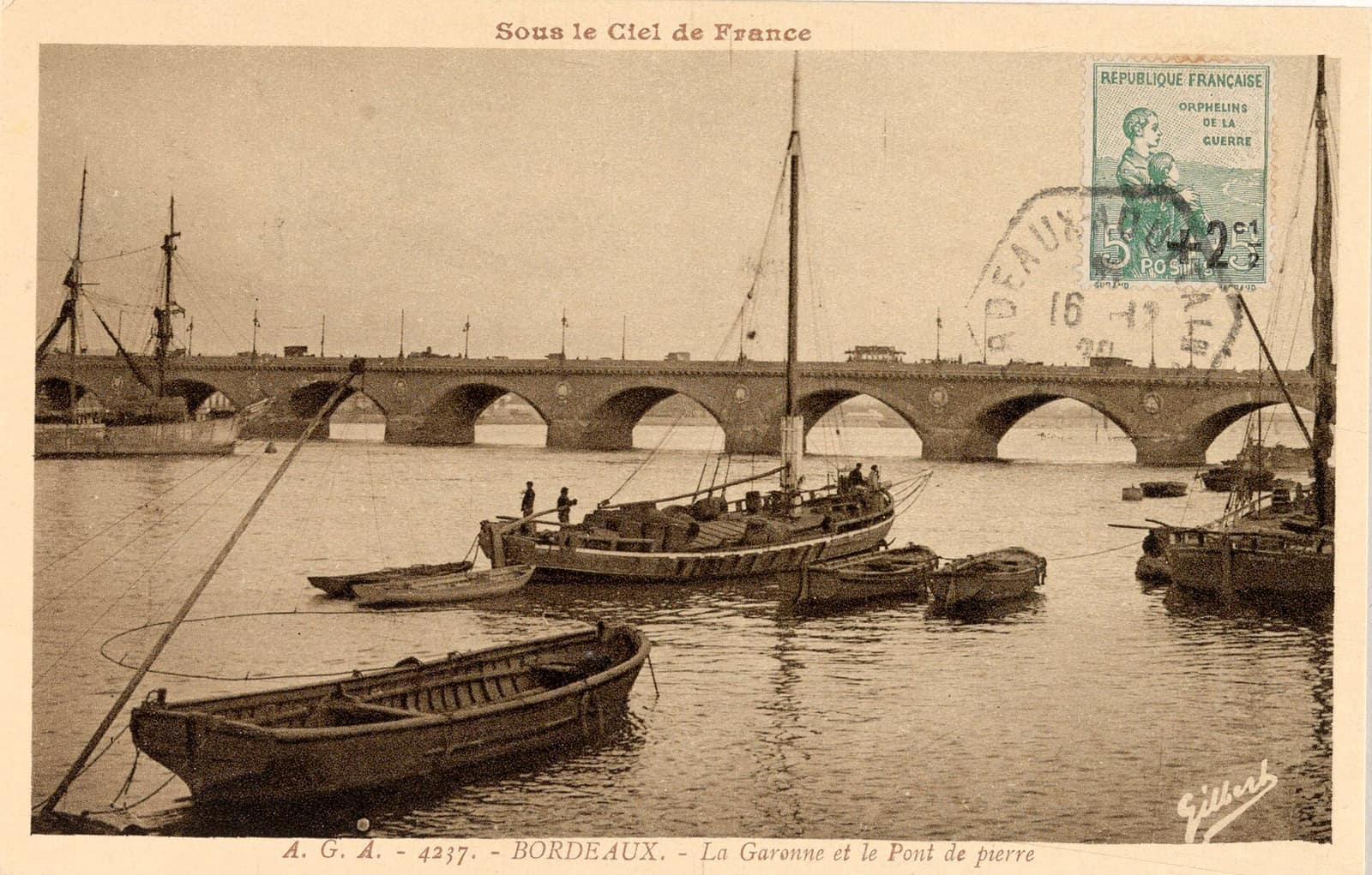 Carte postale ancienne de la Garonne et du pont de pierre à Bordeaux