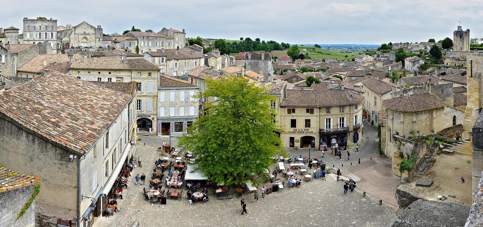 La place principale de Saint-Émilion vue d'en haut