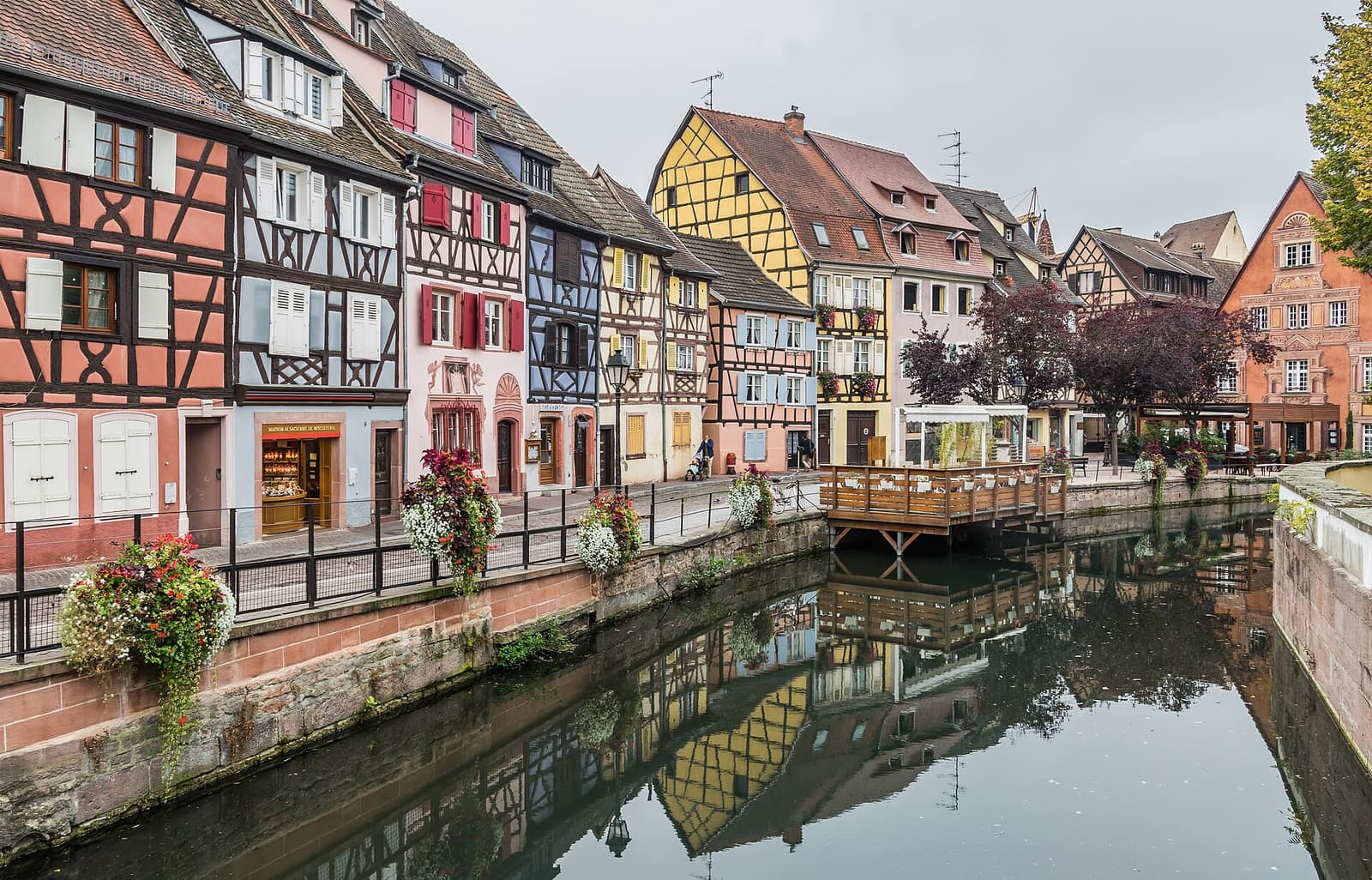 Les maisons colorées de la Petite Venise au bord de l'eau, à Colmar