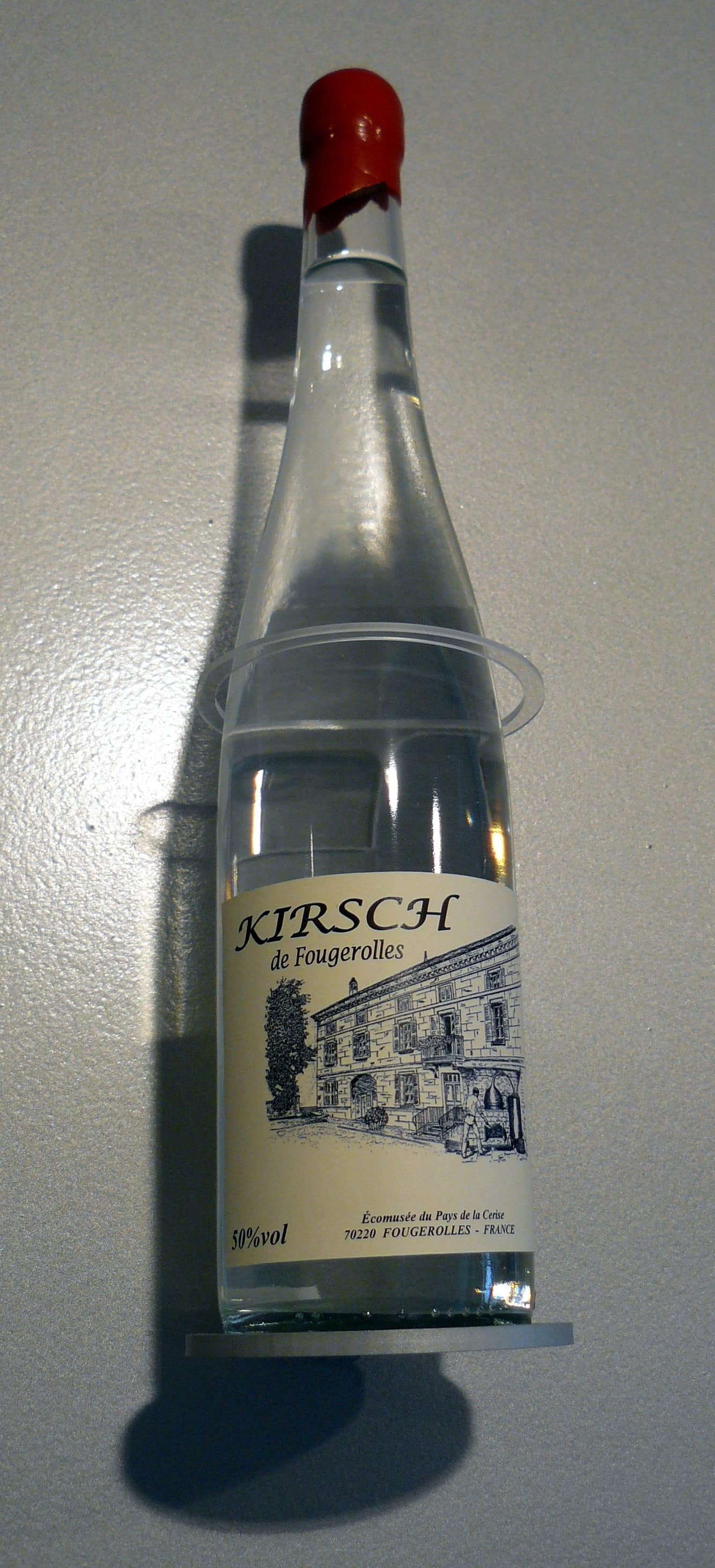 Une bouteille de kirsch de Fougerolles à l'écomusée