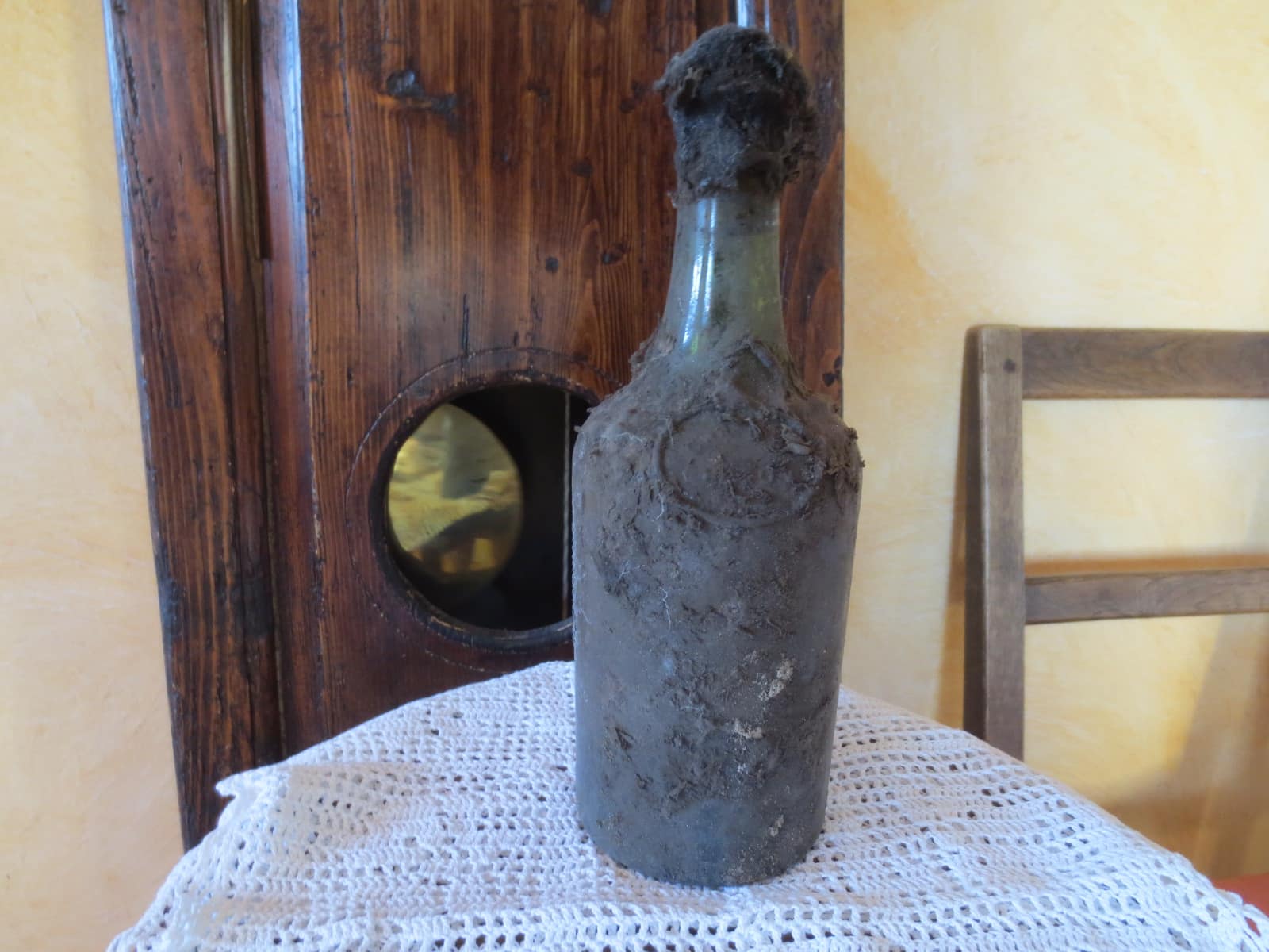 Un vieux clavelin de vin jaune de Château-Chalon