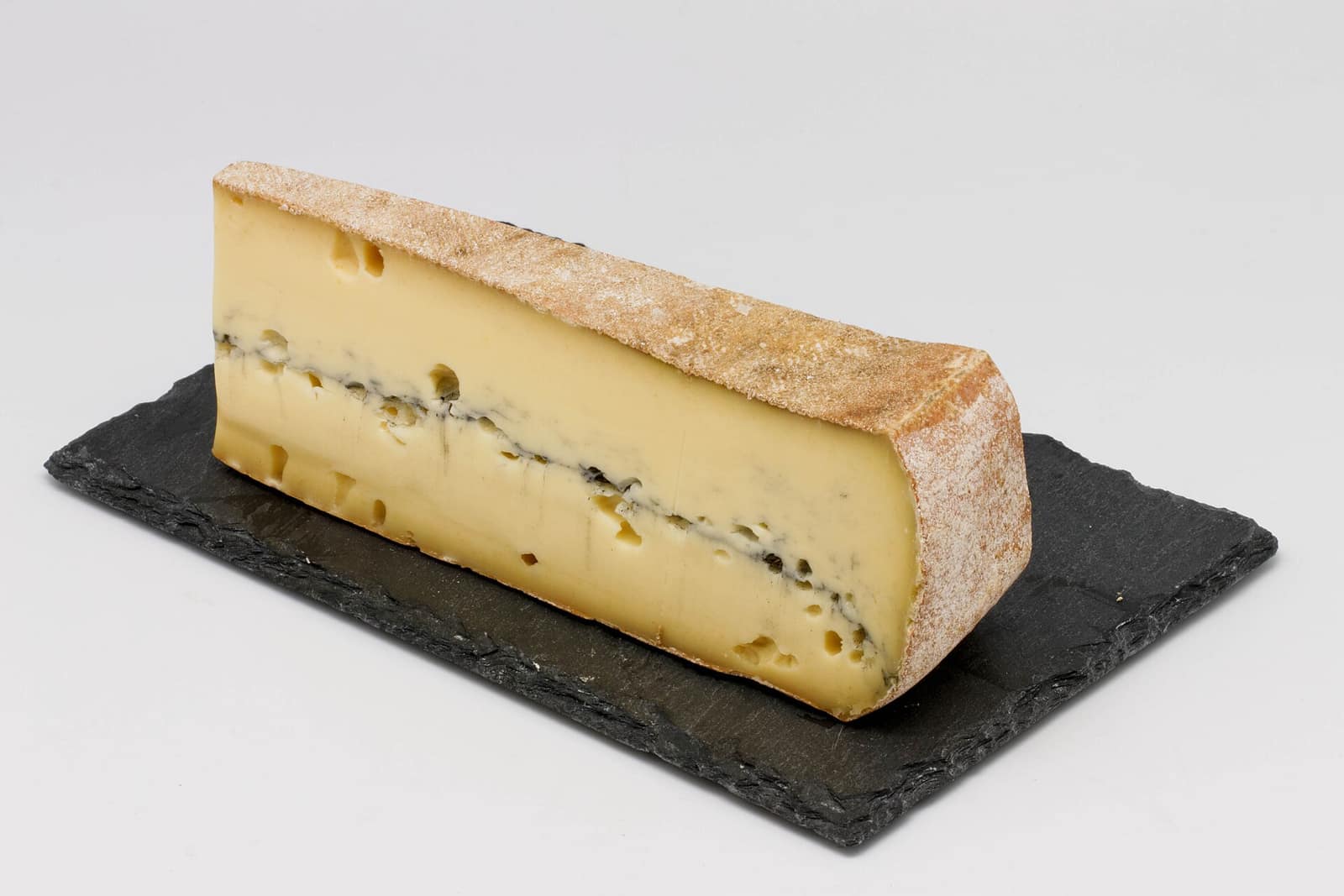 Une part de Morbier et sa raie noire