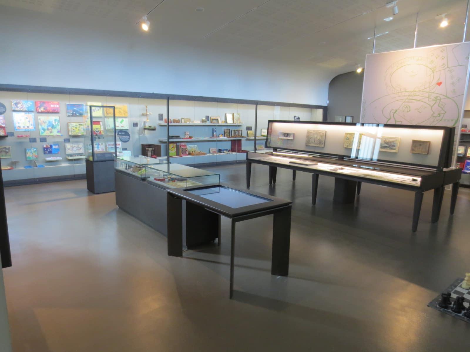 Salle d'exposition du musée du Jouet, à Moirans-en-Montagne