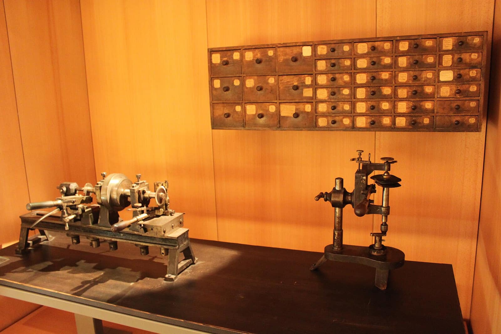 Machines anciennes exposées au musée de la Lunette, à Morez